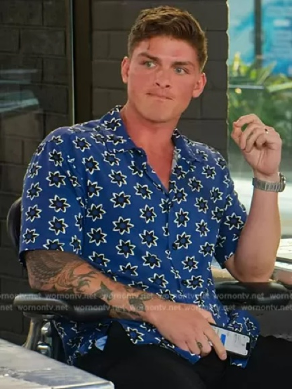 Men’s designer  Blue Floral Short-Sleeve Shirt - Casual Button-